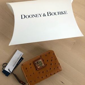 New Dooney & Bourke Small Zip Wallet